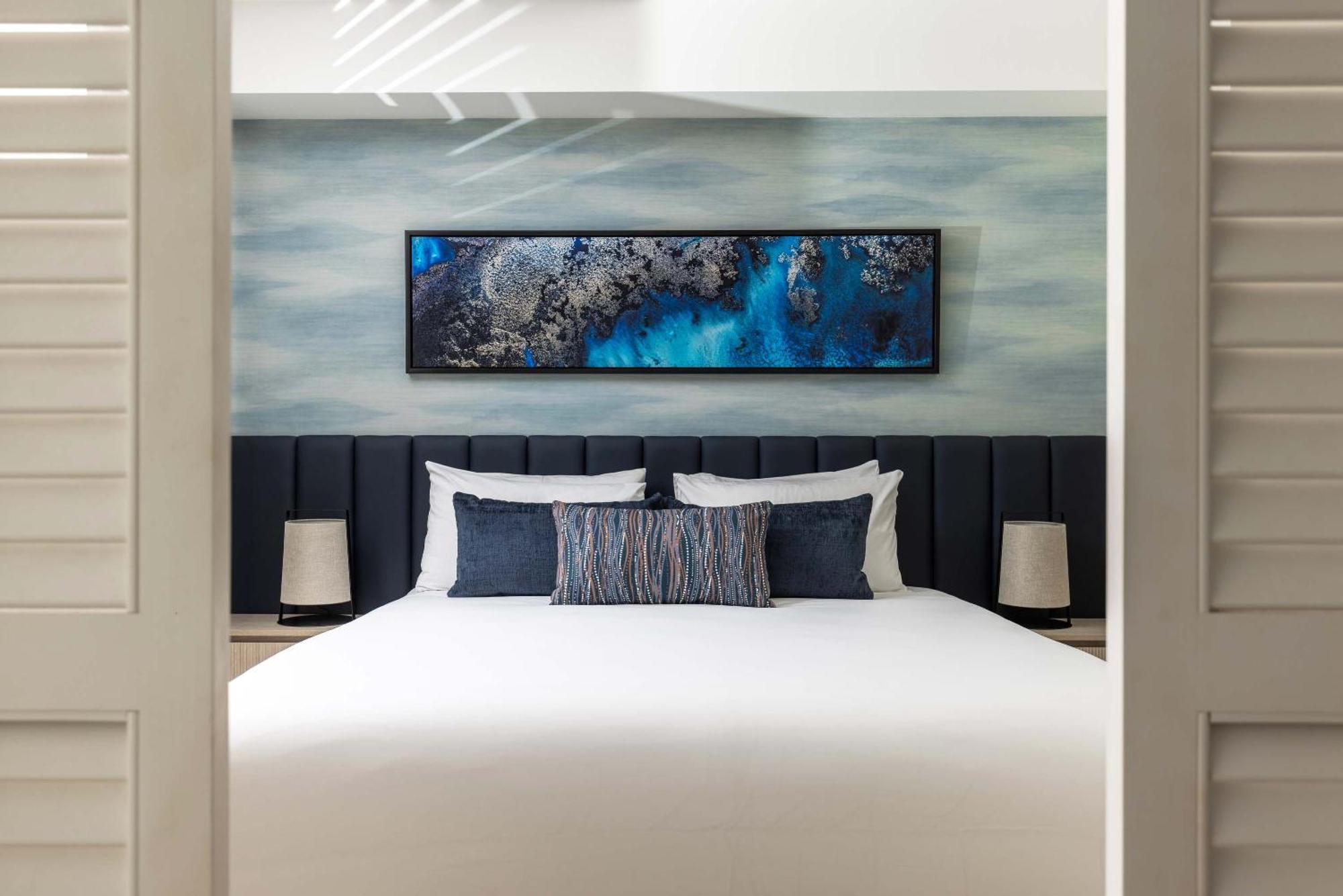 Peppers Beach Club & Spa Palm Cove Bagian luar foto A bedroom at The Pearl