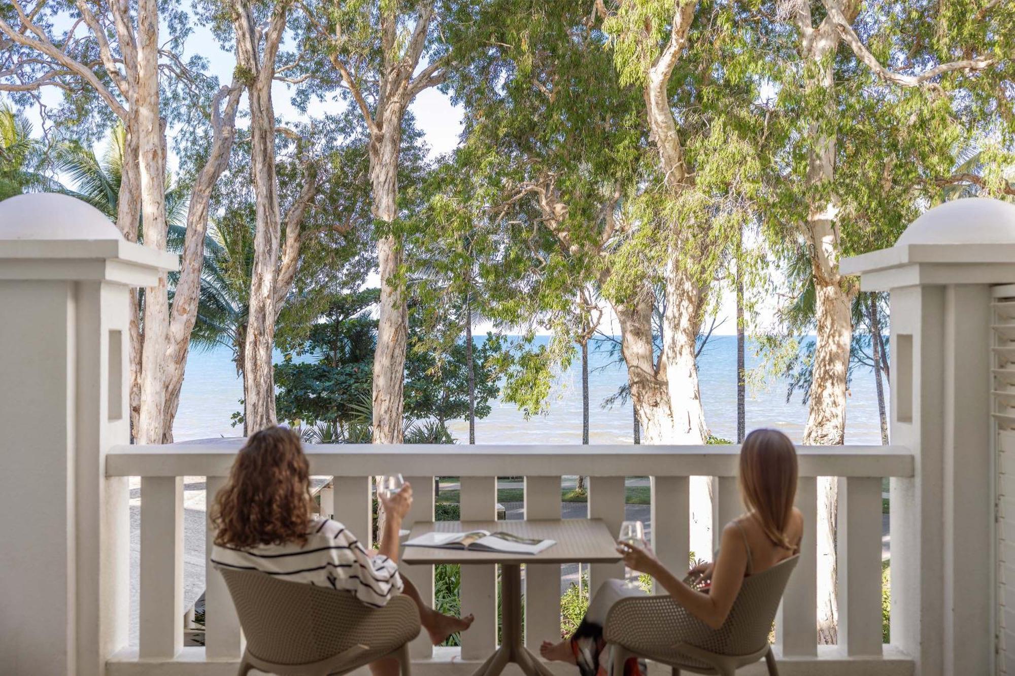 Peppers Beach Club & Spa Palm Cove Bagian luar foto The View