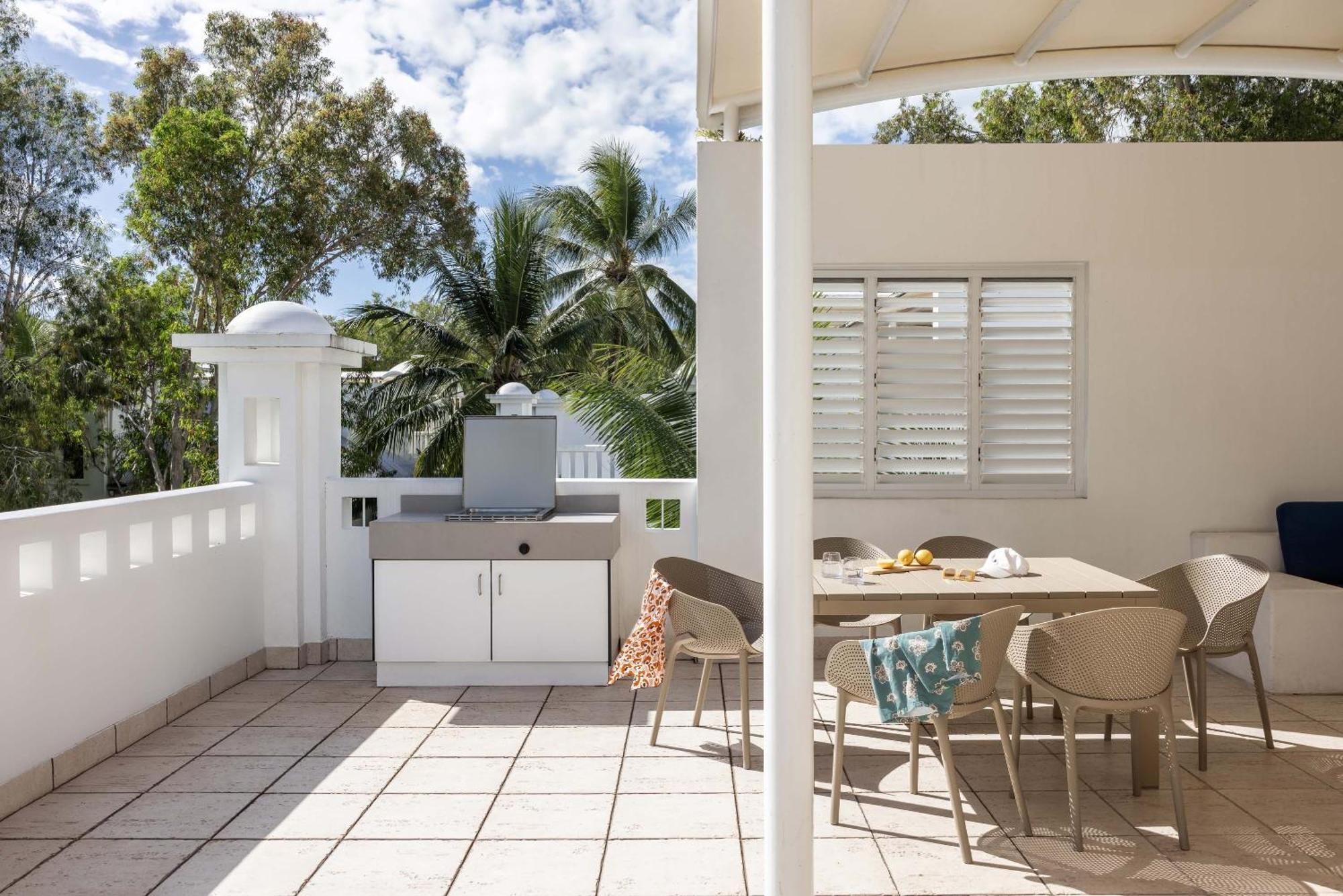 Peppers Beach Club & Spa Palm Cove Bagian luar foto Outdoor kitchen